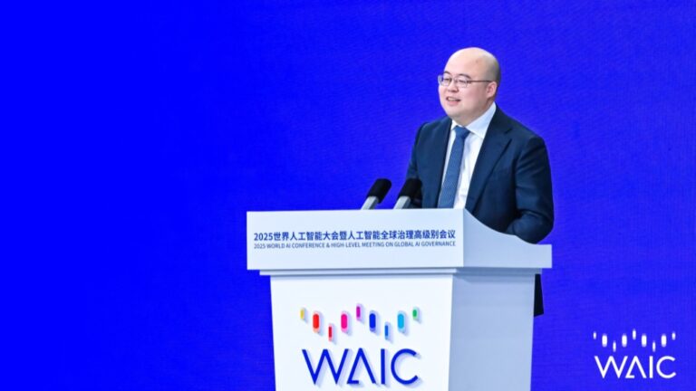MiniMax闫俊杰：未来两三年模型推理成本将大幅下降，算力需求持续增长