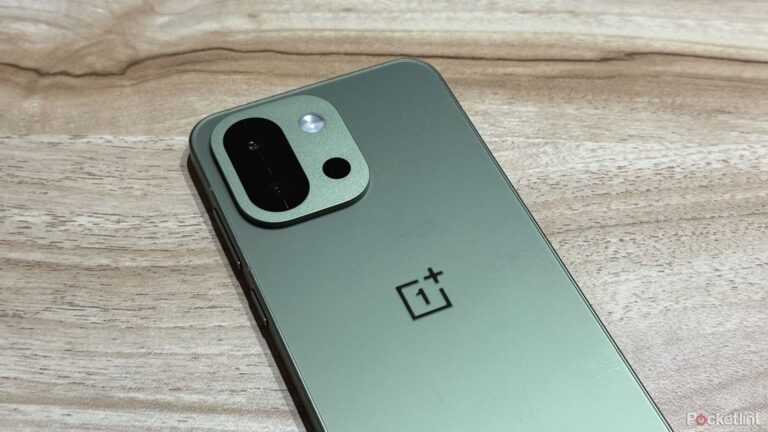 我用的是 OnePlus 13s，感觉就像我们从未得到过的 Pixel 9 杀手