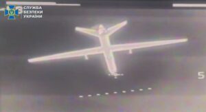 乌克兰防空无人机击落俄罗斯猎户座无人机，这是一艘班德罗尔导弹和炸弹的载体