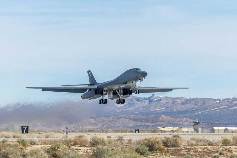 独家：波音负载适应性模块化挂架将改变美国空军的 B-1 轰炸机打击能力