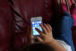 就将成人深度伪造图像定为刑事犯罪的计划征求意见