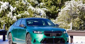 宝马 M5 评测：物有所值的 Phev