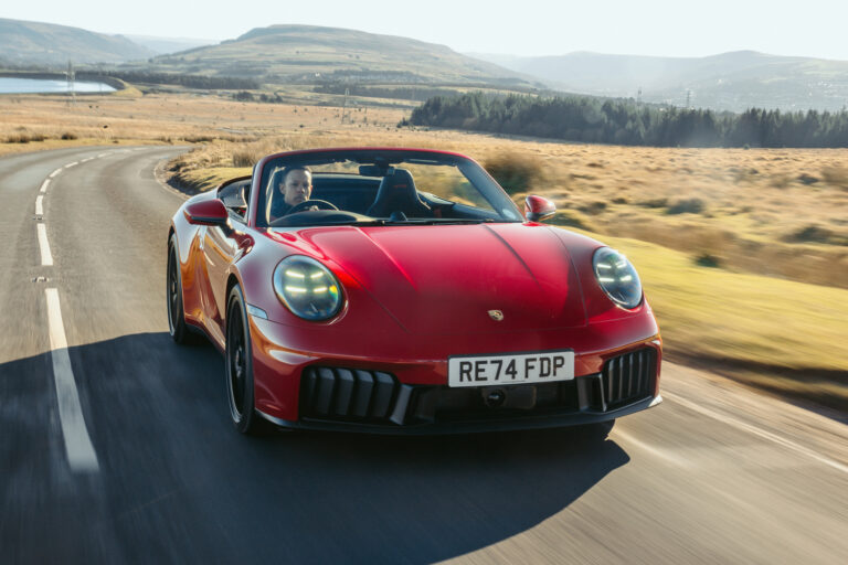 保时捷 911 GTS 告诉我，混合动力车可以在他们想要的时候引起骚乱