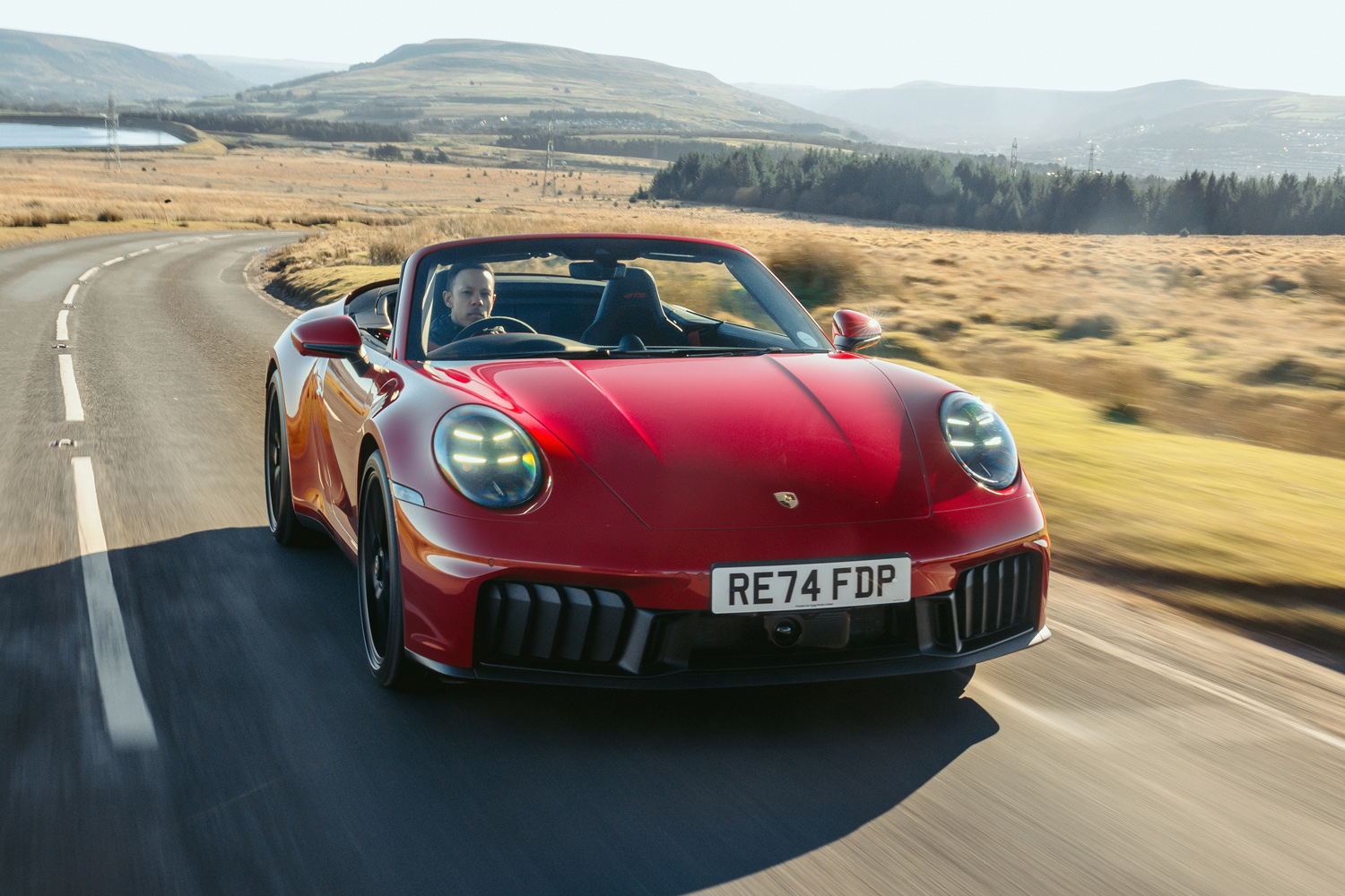 保时捷 911 GTS 告诉我，混合动力车可以在他们想要的时候引起骚乱