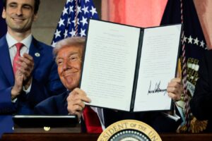 特朗普公布了新的人工智能行动计划——这就是它使美国在当今太空竞赛中的位置：专家