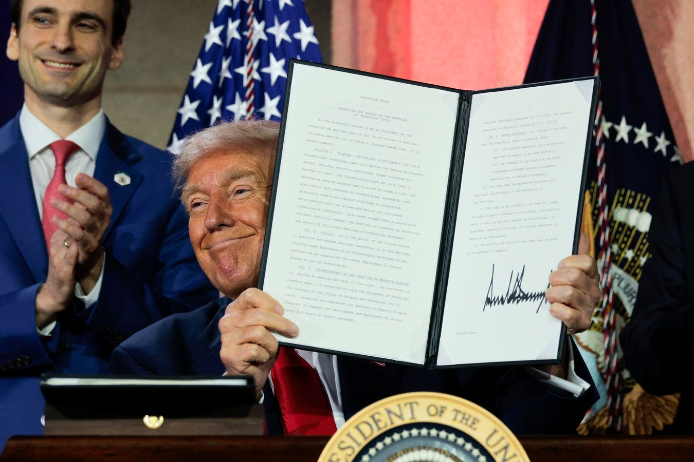 特朗普公布了新的人工智能行动计划——这就是它使美国在当今太空竞赛中的位置：专家