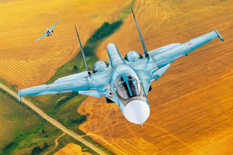 俄罗斯空军改装 Su-34 战斗轰炸机，用于在乌克兰上空执行侦察任务