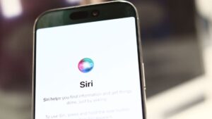 据报道，为了拯救 Siri，Apple 正在寻求 OpenAI 或 Anthropic