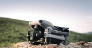 在这个 Prime 会员日购买双摄像头 DJI Air 15 无人机可节省 3%