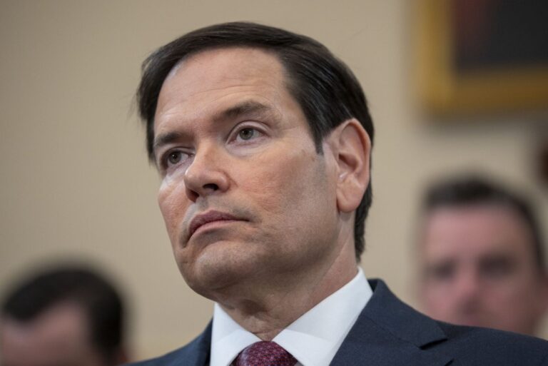 由 AI 生成的声音冒充的 Rubio