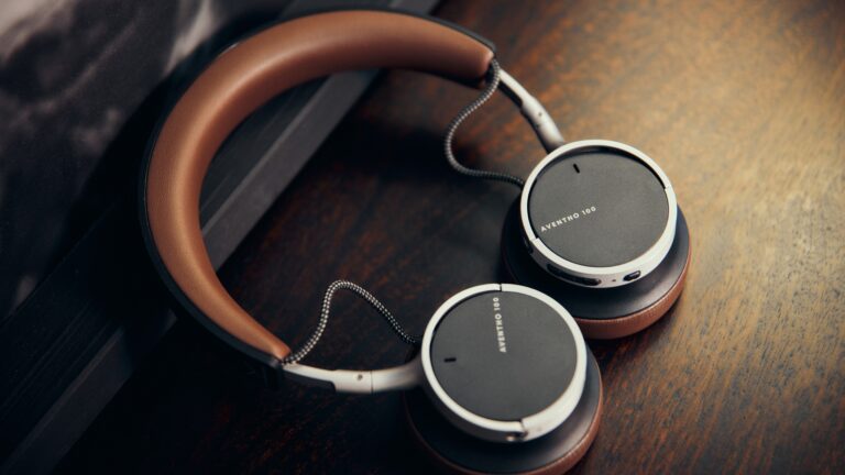 Beyerdynamic 为其中端降噪耳机带来 70 年代的复古风格