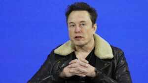 埃隆马斯克的 AI 聊天机器人 Grok 在 X 上传播反犹太主义帖子