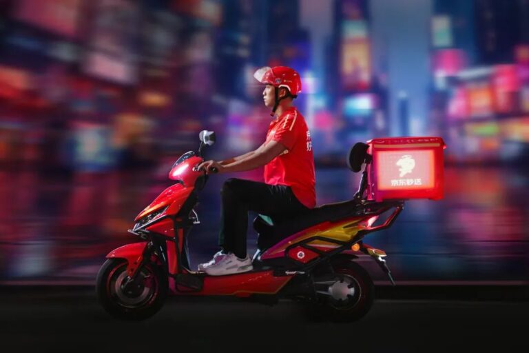 京东外卖投20亿升级骑手福利：五险一金+防寒暑补贴+15万辆电单车