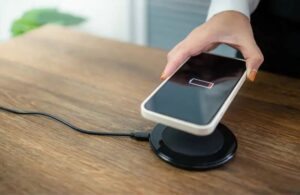 磁吸 iPhone 热销，为何 Android 落后？