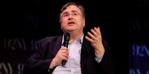 里德·霍夫曼 （Reid Hoffman） 表示，“疯狂”的薪酬待遇对顶尖的 AI 人才有意义