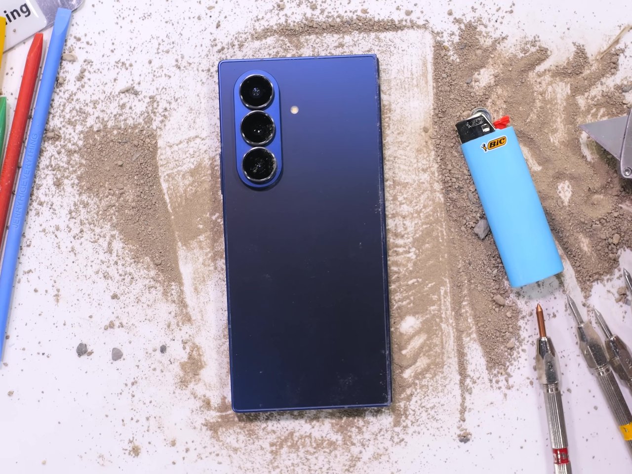 Galaxy Z Fold7 耐用性测试证明纤薄设计不会牺牲强度