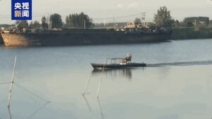 六旬农民自制潜水艇 展现硬核手艺