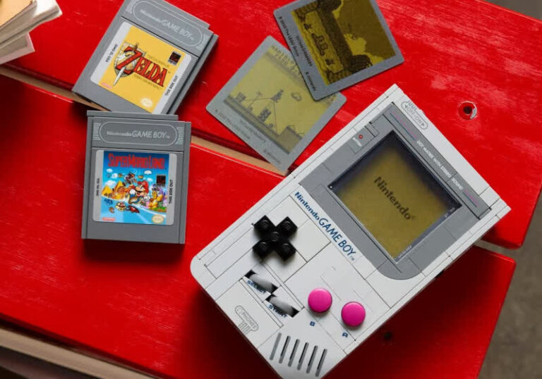 乐高的新款 Game Boy 套装配有可更换卡带和游戏屏幕