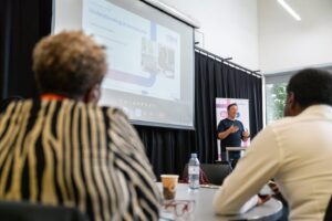 Neighbourly、Microsoft 和 OnSide 联合推出 AI 技能驱动