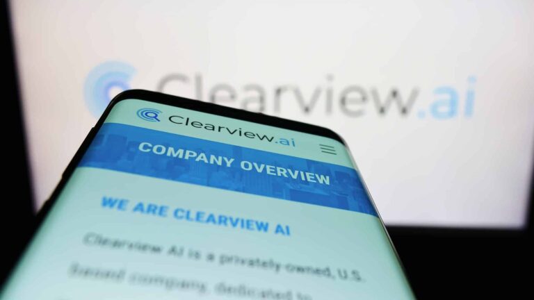 Clearview 在加拿大集体诉讼中受到新的法律打击，英国被罚款