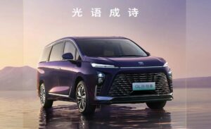 别克GL8新推“紫气东来”配色 搭配礼宾光毯与贯穿式大灯