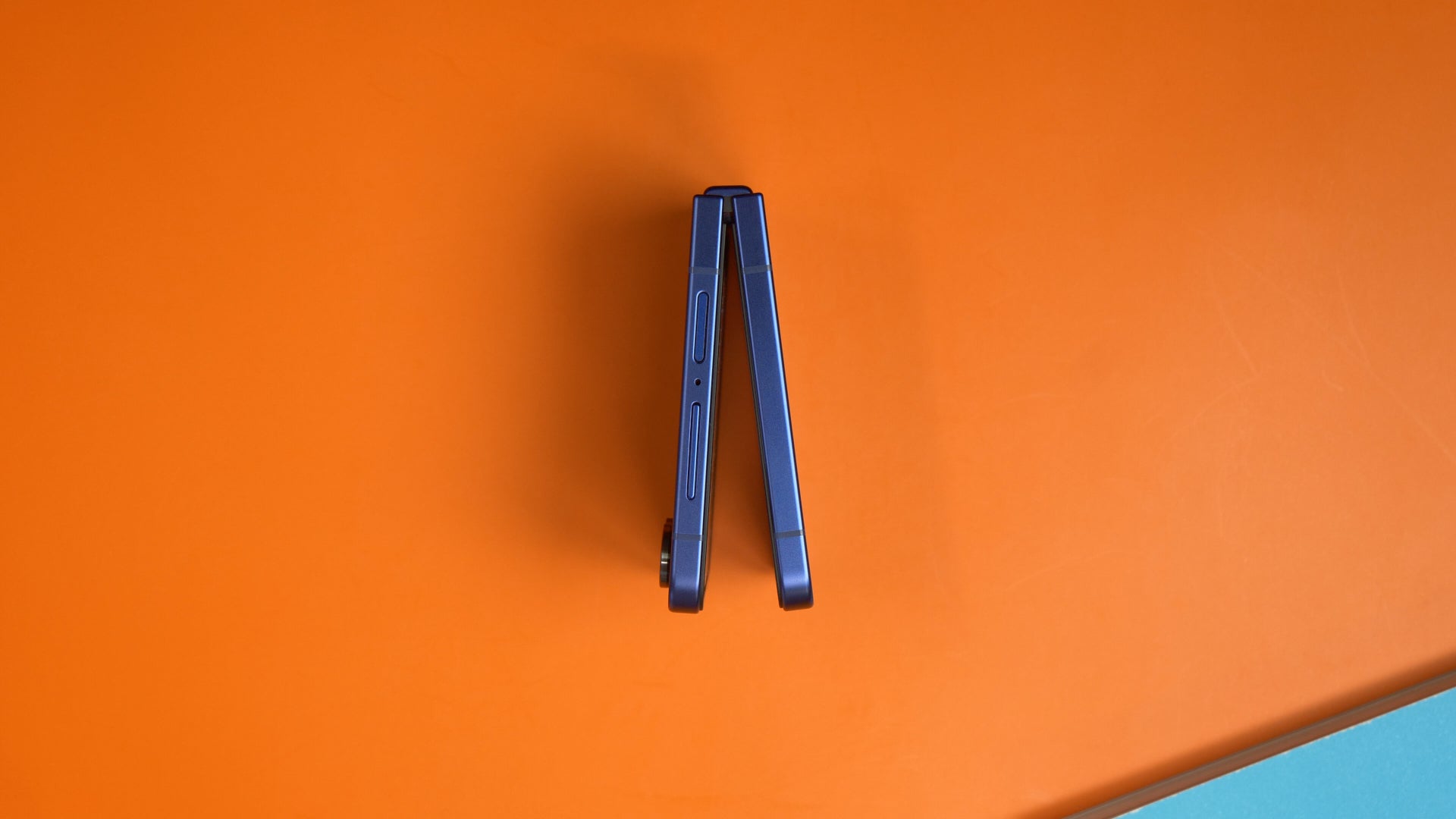 苹果应该放弃 iPhone Fold，转而让 Z Flip 7 成为竞争对手