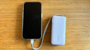 我最喜欢的旅行伴侣是 Anker Nano 三合一移动电源