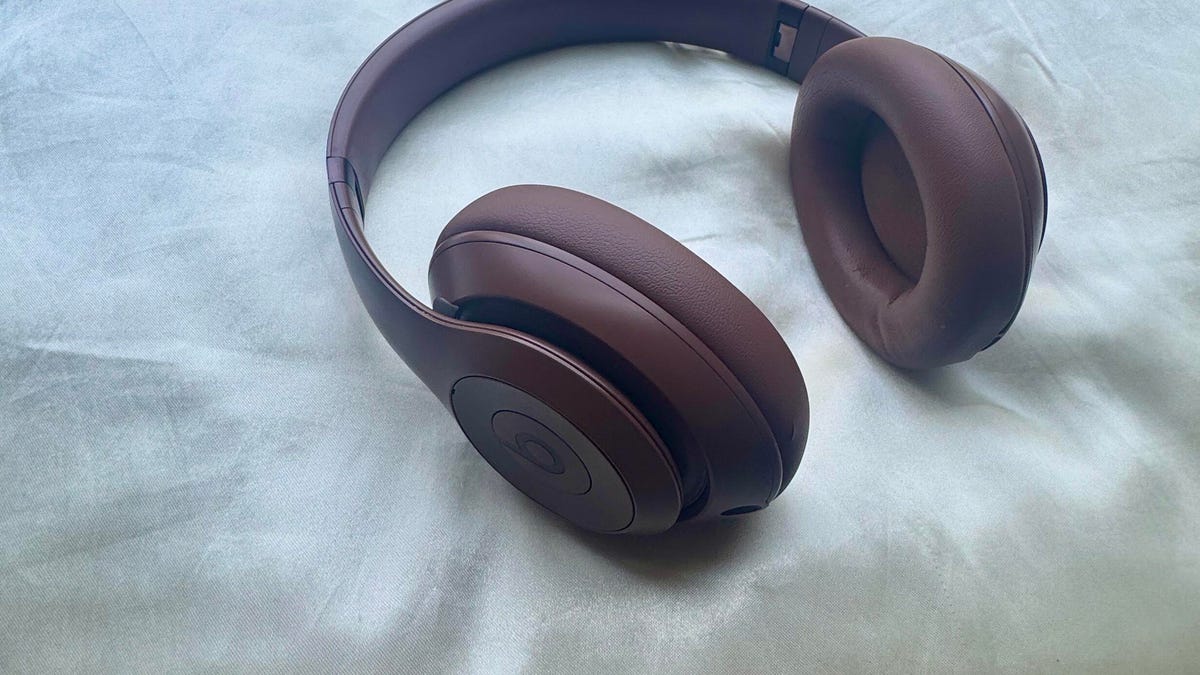 Beats Studio Pro 耳机成为我日常生活中必不可少的一部分，这让我感到震惊