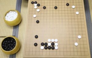 中国汽车：三分天下需过两关