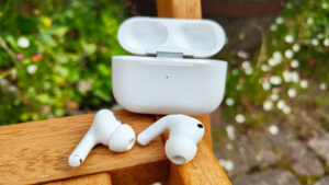 限时！购买我们测试过的最好的入耳式 AirPods 可节省超过 50 英镑