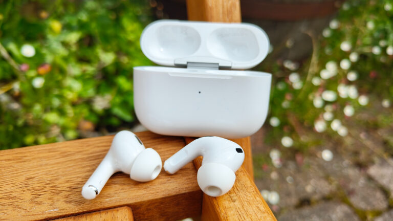 限时！购买我们测试过的最好的入耳式 AirPods 可节省超过 50 英镑