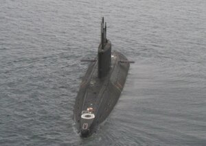 导弹威胁：俄罗斯向黑海部署了一艘潜艇导弹航母，几架 Tu-95 从奥列尼亚机场起飞