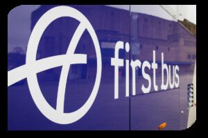 创新的 First Bus AI 时刻表帮助格拉斯哥的服务可靠性达到新高度，此前投资 3m 英镑改善服务