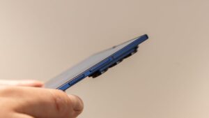 评论：极其薄的 Galaxy Z Fold 7 是三星迄今为止最好的可折叠设备