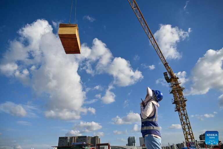 位于华东地区江苏的南通火车站正在建设中
