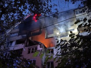 高层建筑严重受损，有人员伤亡：敖德萨展示俄罗斯夜间袭击的后果（图）