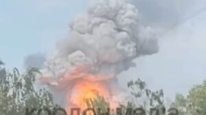 Shostka 遭到俄罗斯无人机和制导炸弹袭击 – 视频