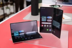 “最不像苹果”的折叠iPhone，售价低于华为三折