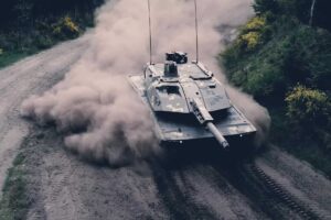 莱昂纳多为意大利KF51黑豹坦克换装新120毫米火炮