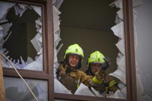 俄罗斯在支持乌克兰的高层会谈前数小时对基辅发动了大规模空袭