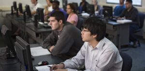 生成式 AI 即将进入工作场所，因此我设计了一门内置 AI 的商业技术课程