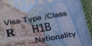 美国表示打算重新考虑 H-1B 工作抽签