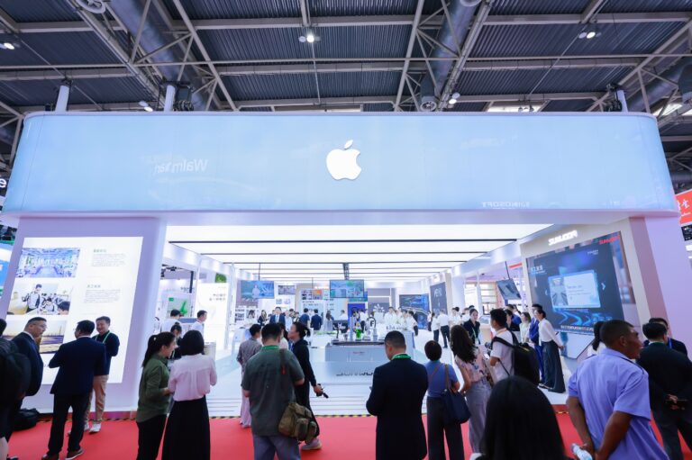 苹果携三家中国供应商亮相链博会 展示智能制造与可持续发展成果