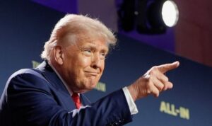 唐纳德·特朗普宣布美国将“赢得”人工智能竞赛，因为政府公布了行动计划