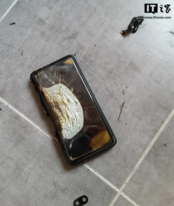 Pixel 6a手机起火引燃床单 用户吸入浓烟