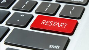 如何在其他一切不起作用时重新启动 Windows 11 PC