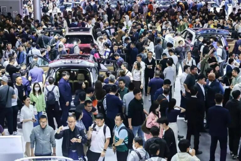Model Y面临挑战：纯电大六座市场新入局者