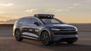 优步与 Lucid 合作，将 20000+ 辆自动驾驶出租车推向街头，并于 2026 年在美国推出