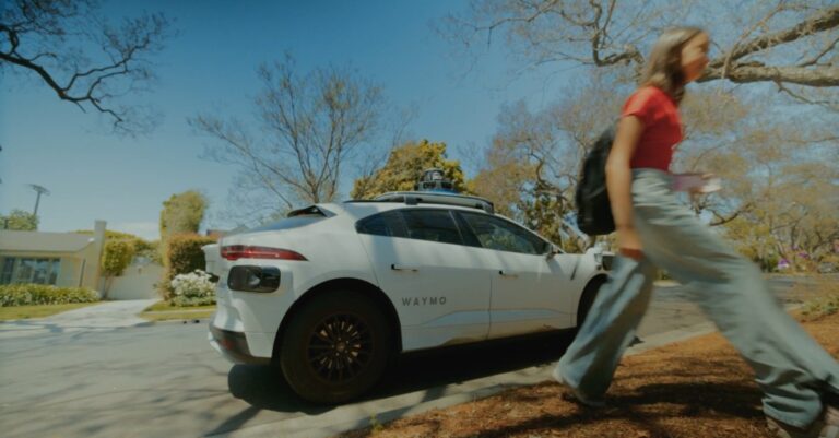 Waymo 首次在凤凰城推出青少年账户