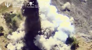 乌克兰 MiG-29 喷气式飞机用 GBU-39 炸弹摧毁俄罗斯无人机维修基地